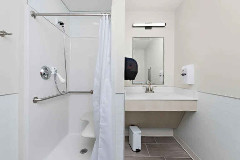1RKC PatientBathroom2