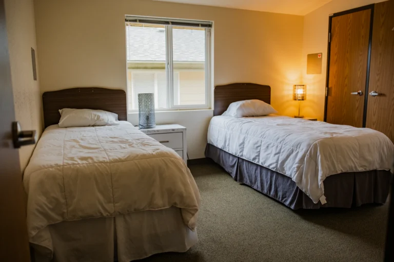The Recovery Village Ridgefield Drug and Alcohol Rehab near Portland PHP bedroom scaled