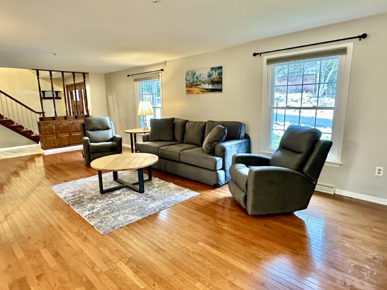 The Ranch Pennsylvania Outpatient Services - comfortable common area with windows